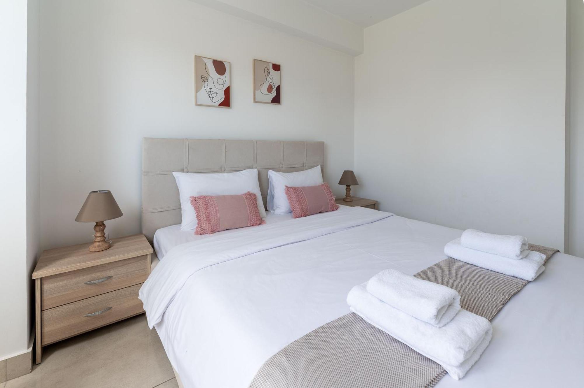Modern Spacious Apartment Located In Pireo Esterno foto