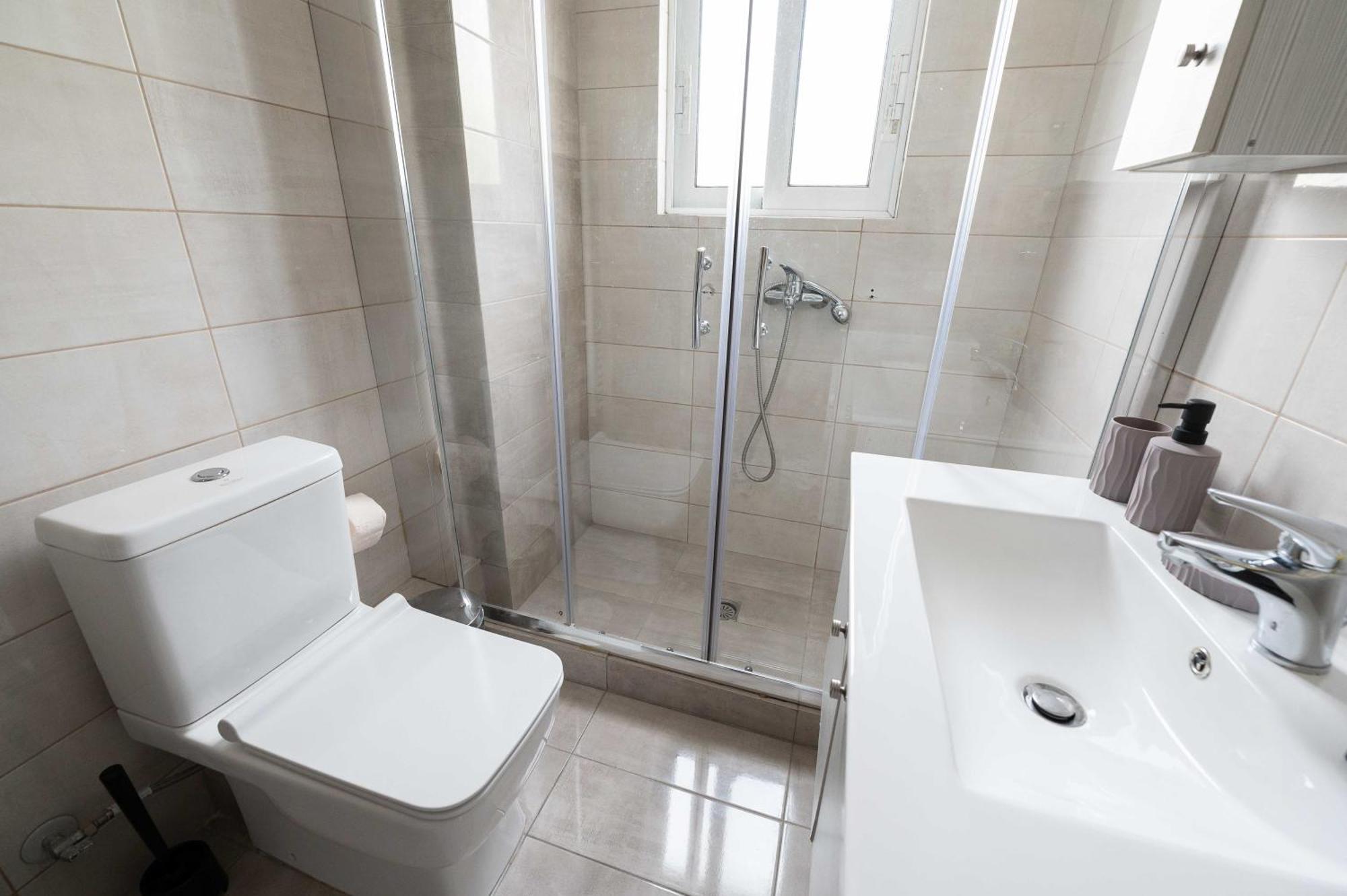 Modern Spacious Apartment Located In Pireo Esterno foto