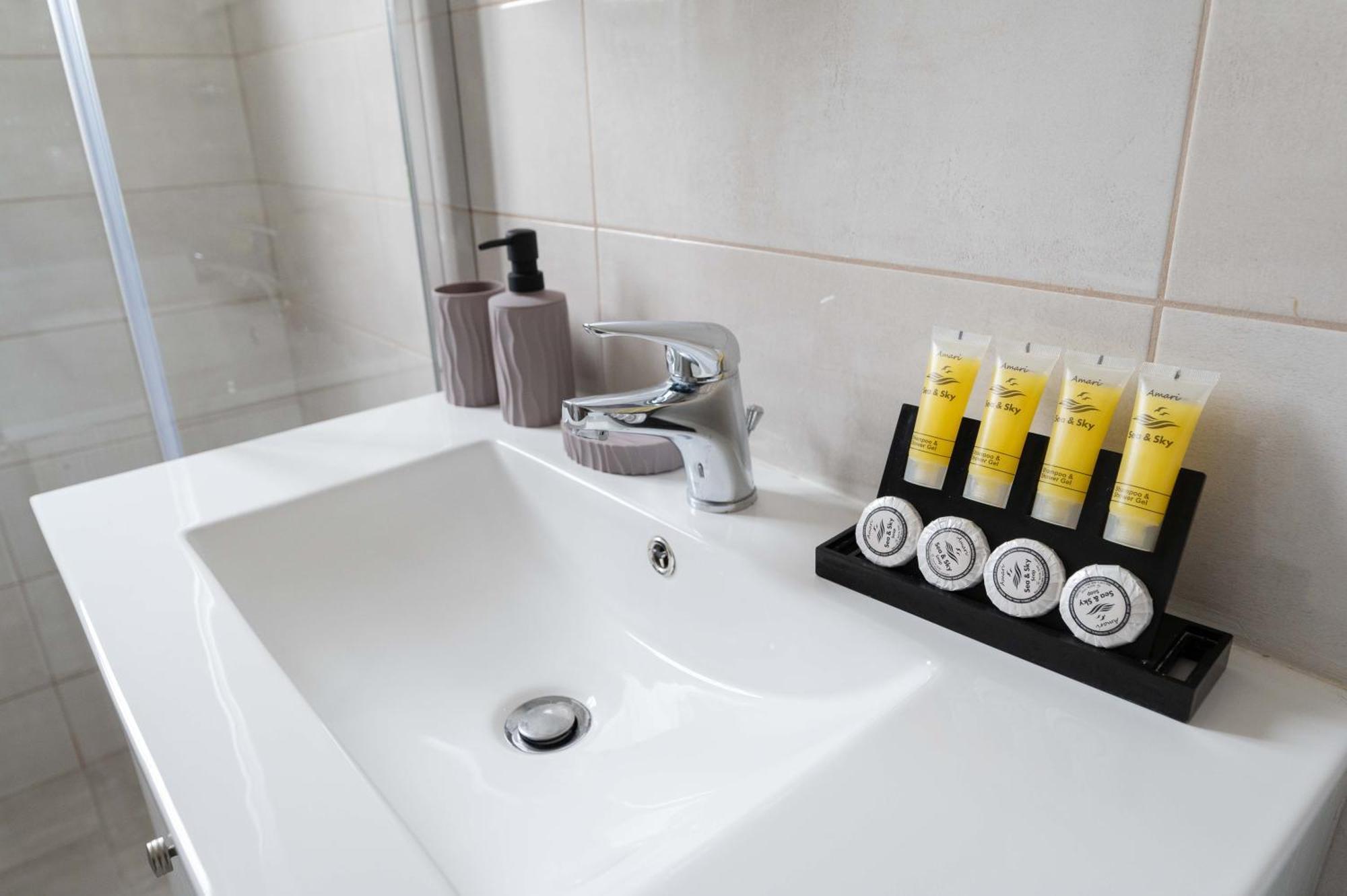 Modern Spacious Apartment Located In Pireo Esterno foto