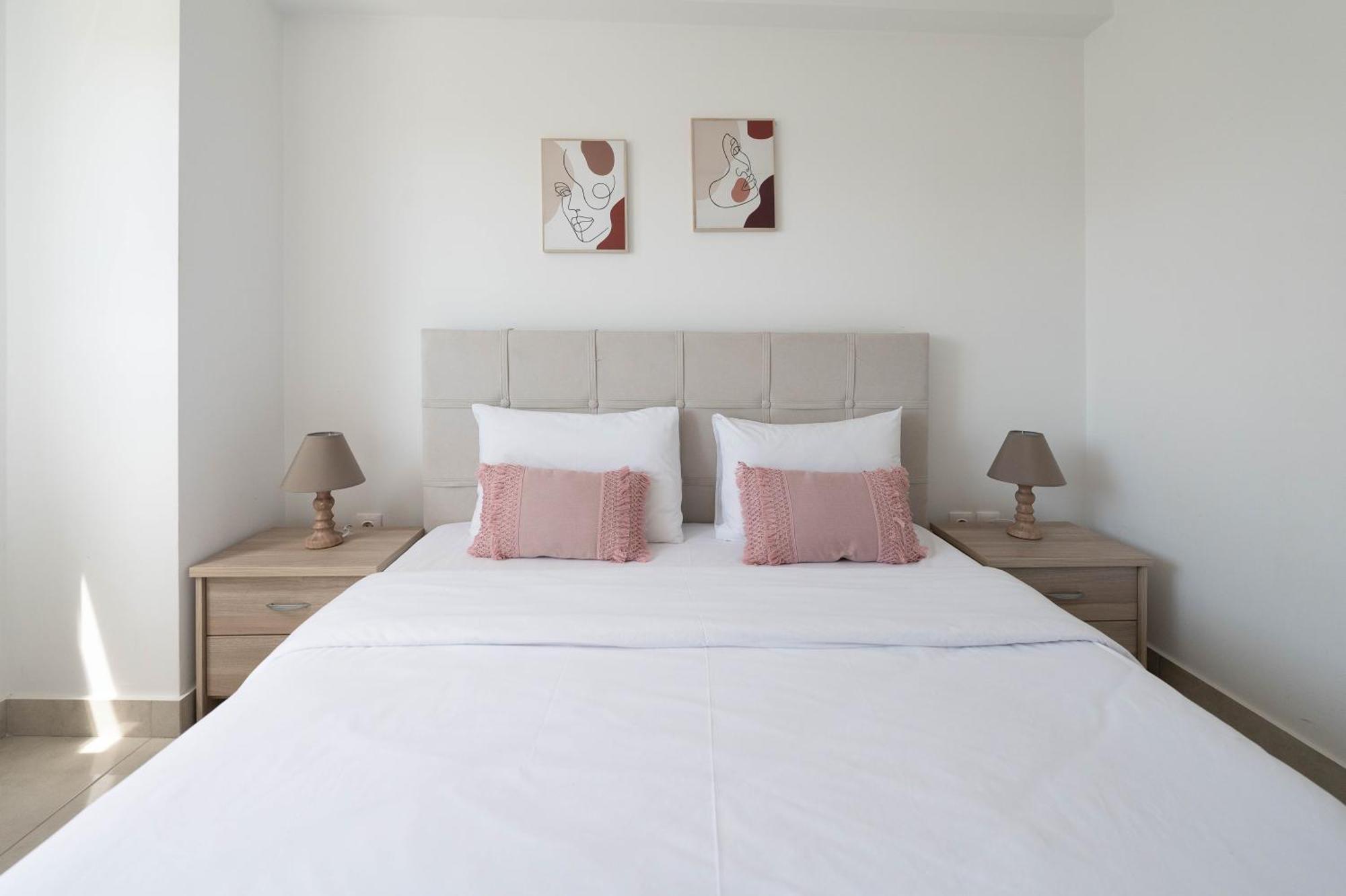 Modern Spacious Apartment Located In Pireo Esterno foto