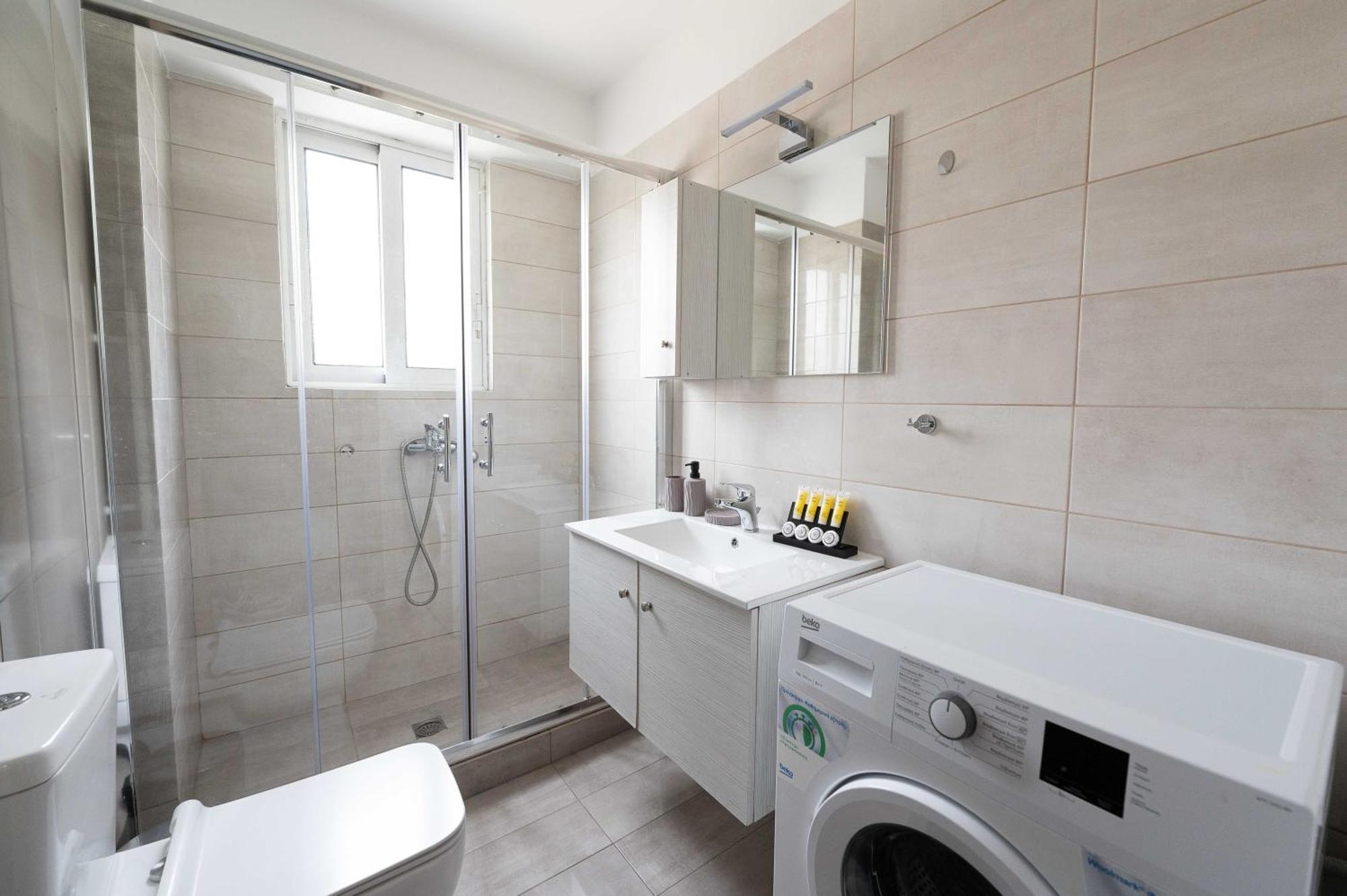 Modern Spacious Apartment Located In Pireo Esterno foto